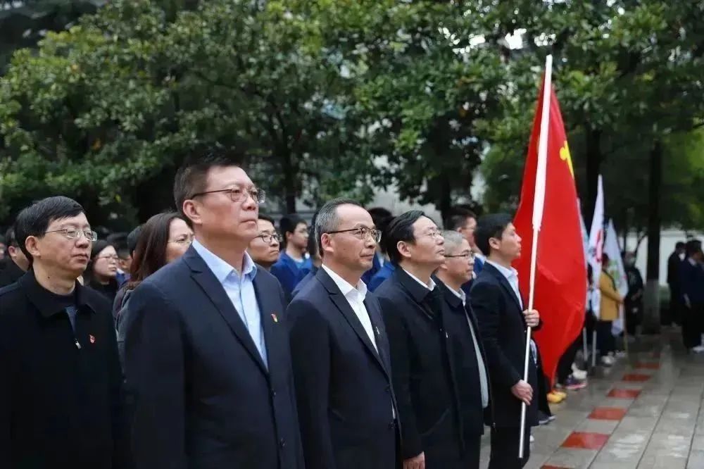 悼词声中.jpg